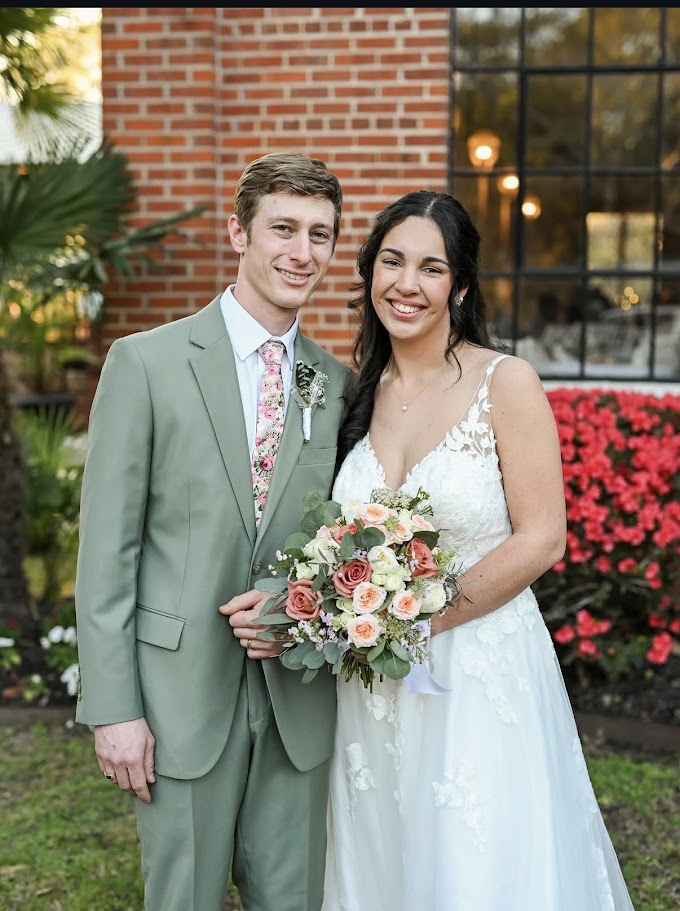 Event flowers – bride and groom dance