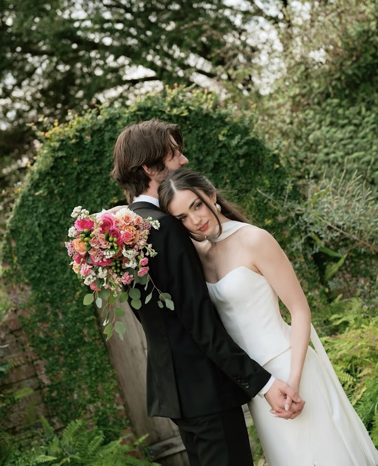 Wedding flowers Lake Charles – bouquet and couple